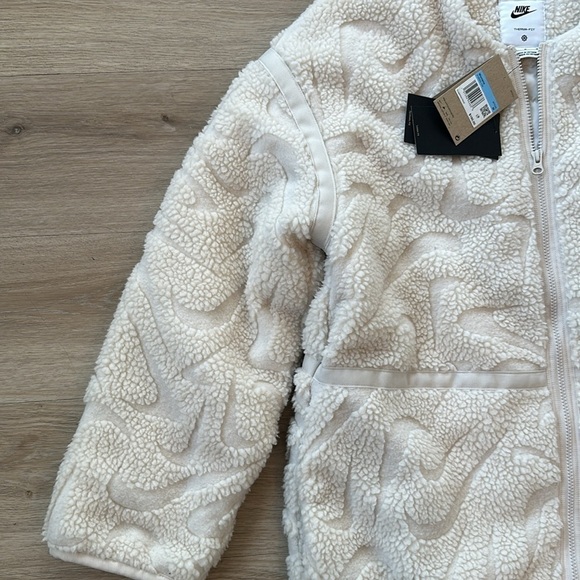 Nike Sportswear
Women's Loose Jacket - Picture 10 of 13